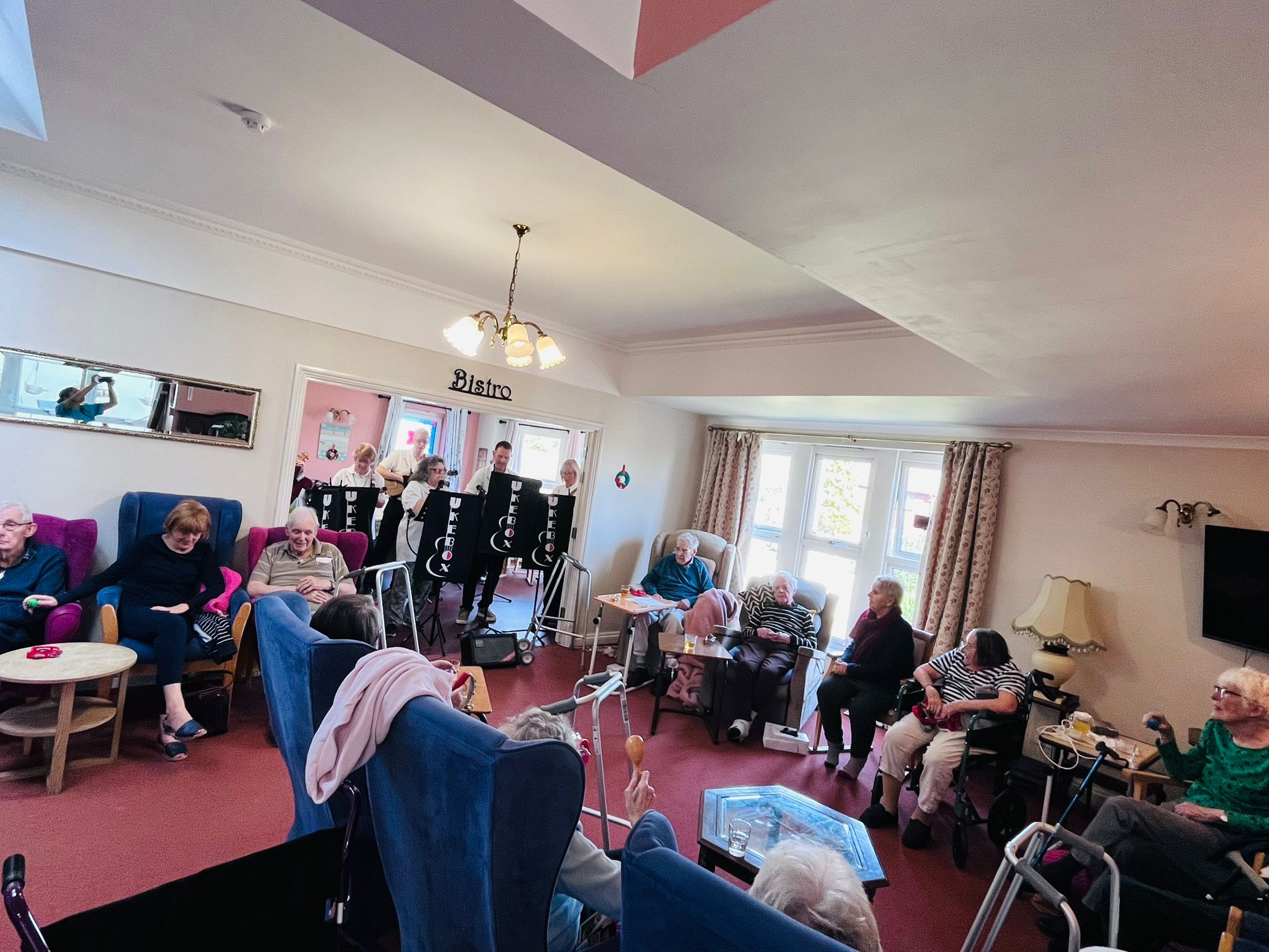 Residents listening to the ukulele band