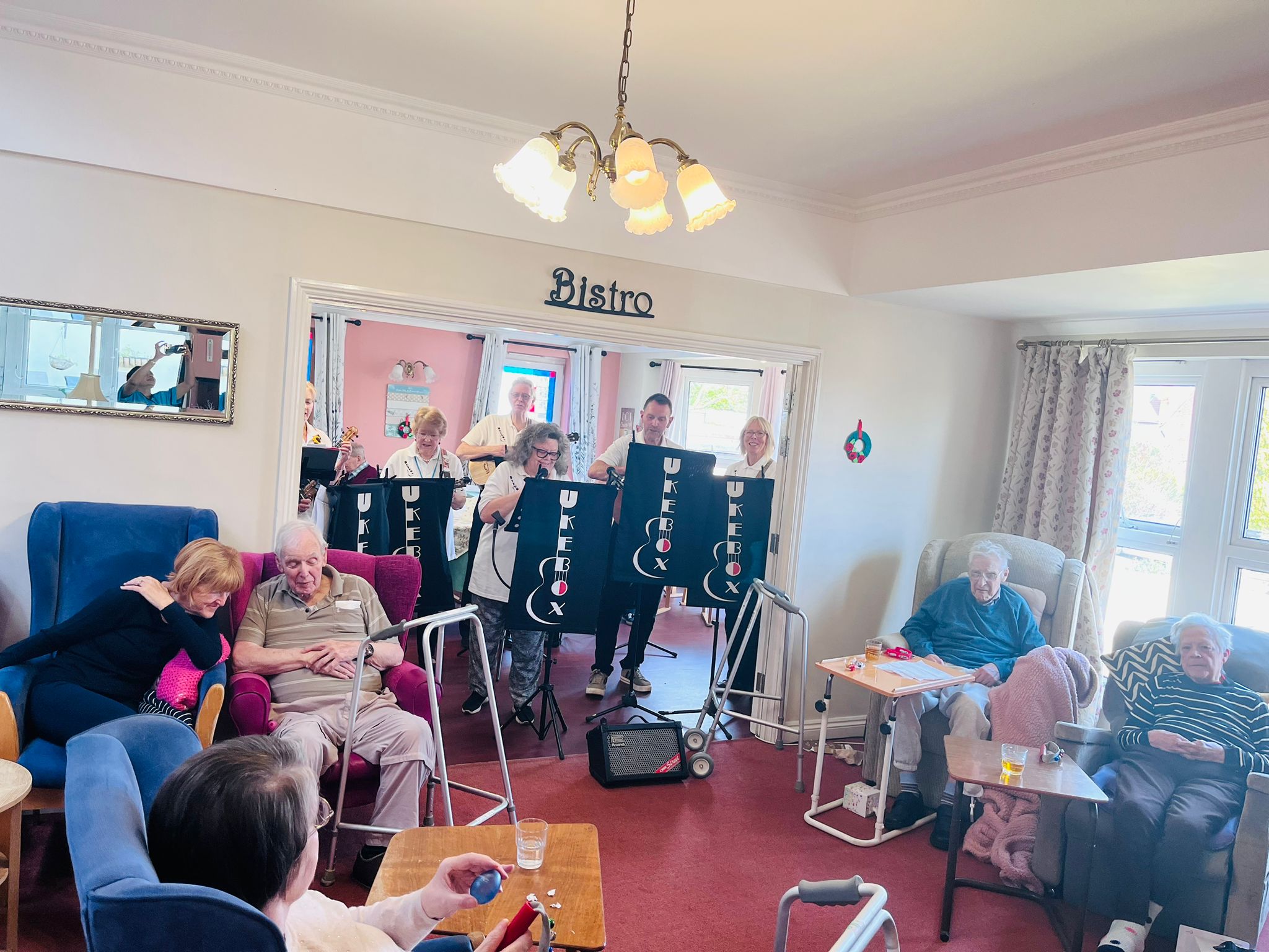 Residents listening to the ukulele band