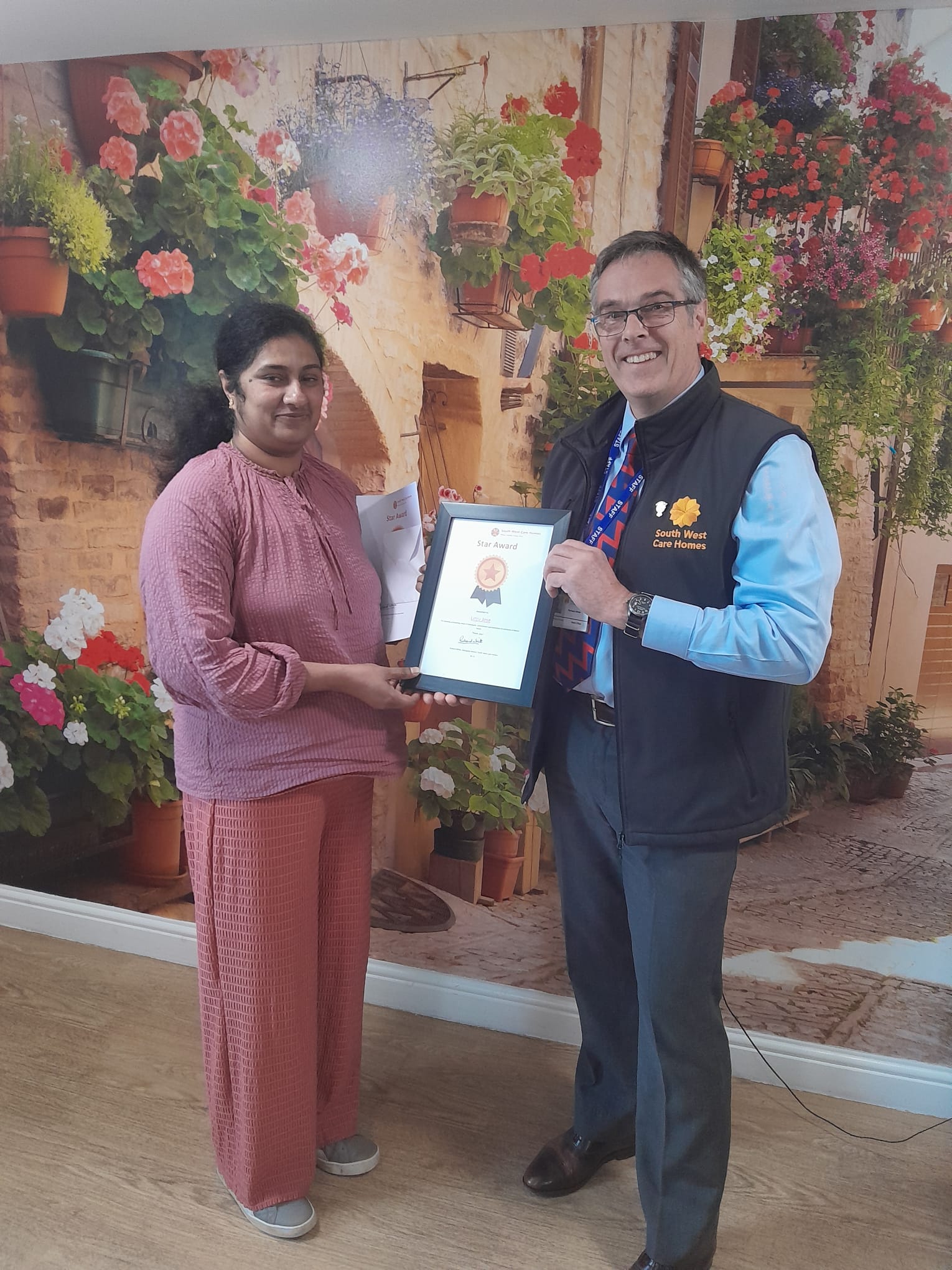 Linju Jose receiving framed Star Award from Richard White