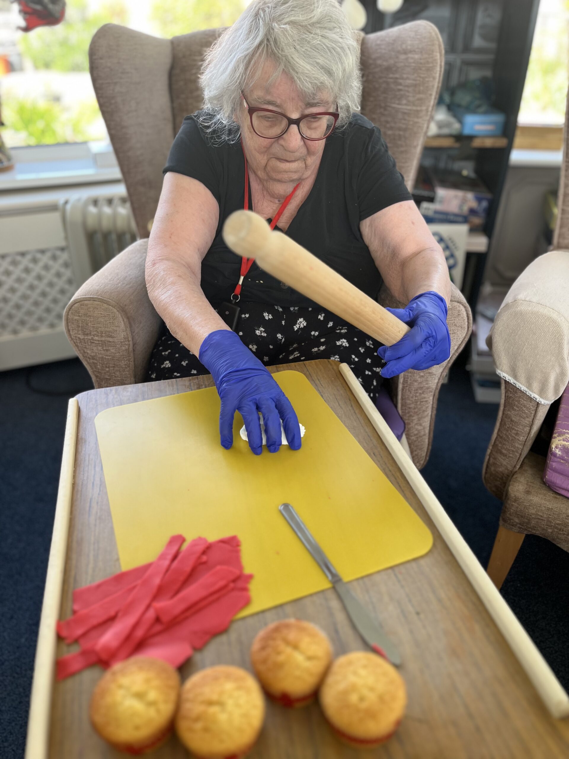 Maggie rolling out white icing for cupcake decoration scaled