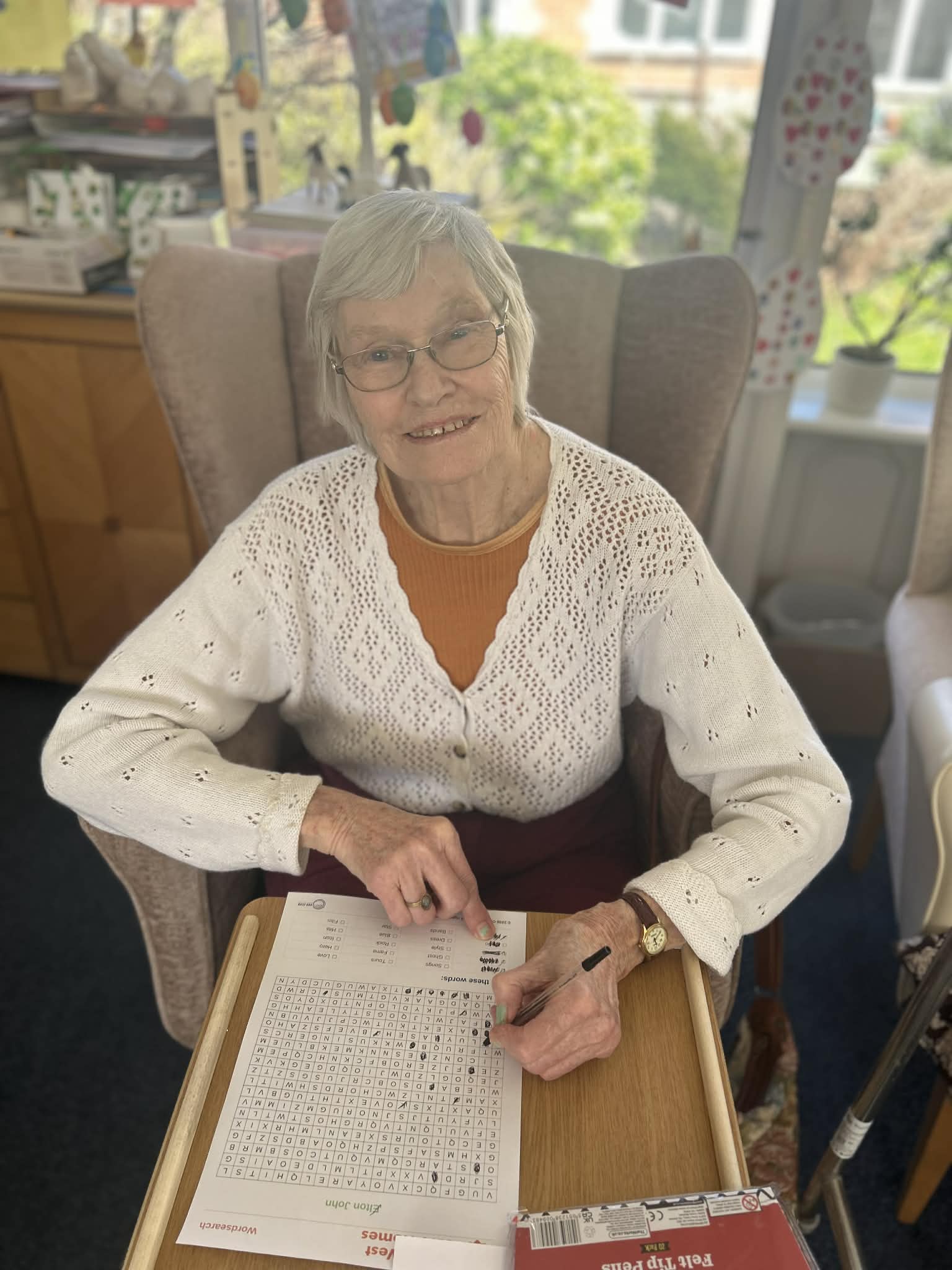 Wendy colouring an Elton picture